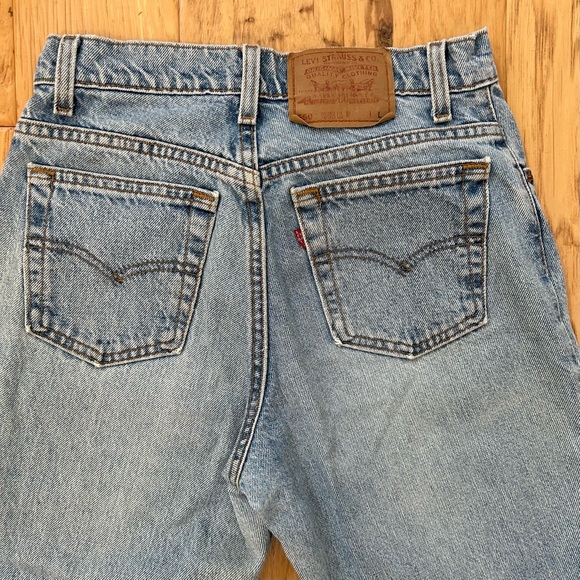 Vintage Levi’s 550 Relaxed Fit Tapered Leg USA 100% Cotton Blue Lt Wash 6 or 26 - Picture 5 of 10